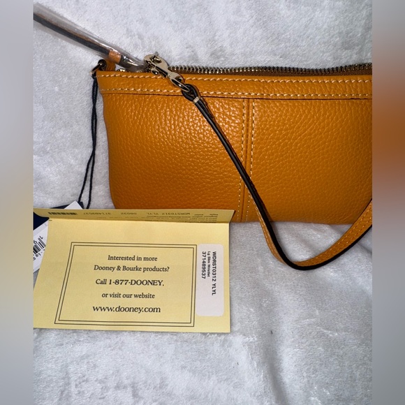 Dooney & Bourke Pebble Grain Large Wristlet/Pouch Bag NWT - Picture 7 of 10